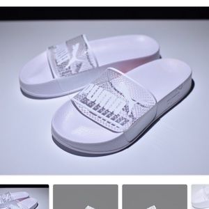 ISO PUMA SLIDES (do not buy)